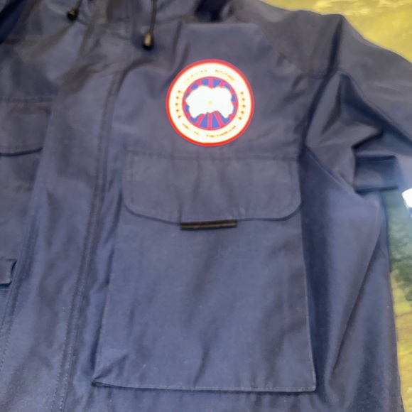 Beautiful new and blue Canada Goose Research Jacket - Picture 4 of 13